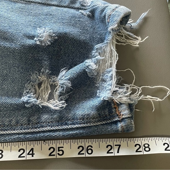 American Eagle High Rise Destroyed Mom Jeans – Size 4 - Picture 10 of 10